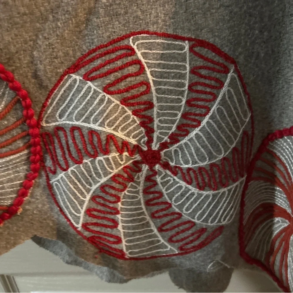 Isaac Mizrahi Felt Gray Christmas Tree Skirt 52” Candy Swirl Red White NEW